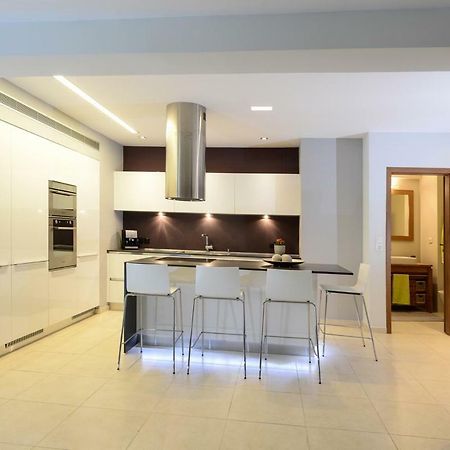 Spacious Fully Equipped 3Bd 2Bath Apt In The Heart Of City With Balconies Ac And Fast Wifi #2 이라클리온 외부 사진