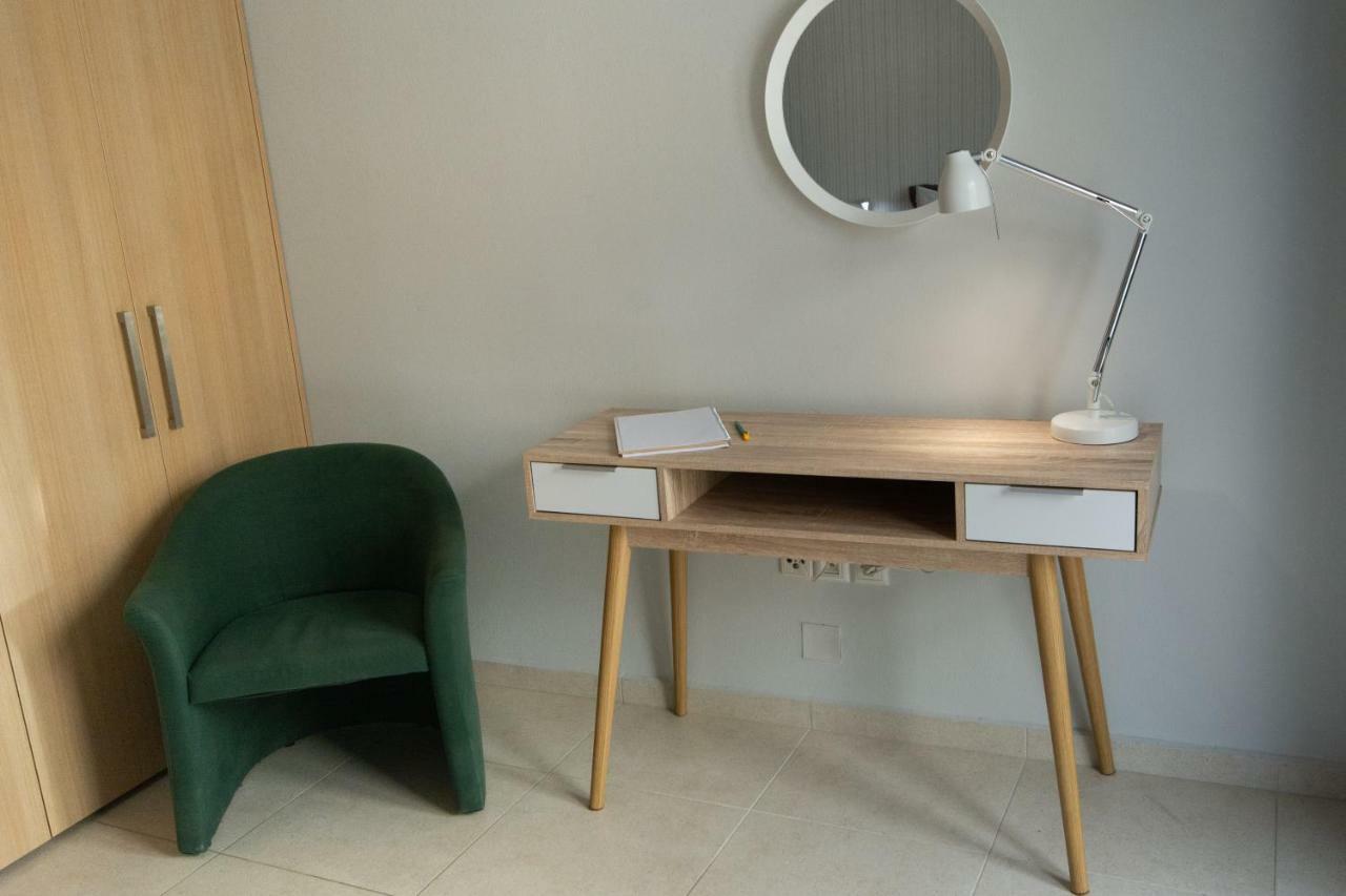 Spacious Fully Equipped 3Bd 2Bath Apt In The Heart Of City With Balconies Ac And Fast Wifi #2 이라클리온 외부 사진